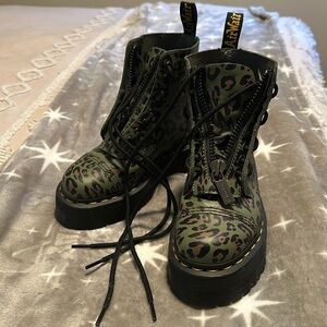 DR. MARTENS Sinclair Khaki Green Leopard Leather Platform Boots Womens Size 5
